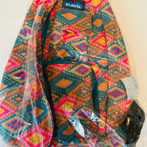 STILL IN THE BAG KAVU (NWT) RHUMBUS RUG SLING BAG - Picture 5 of 5